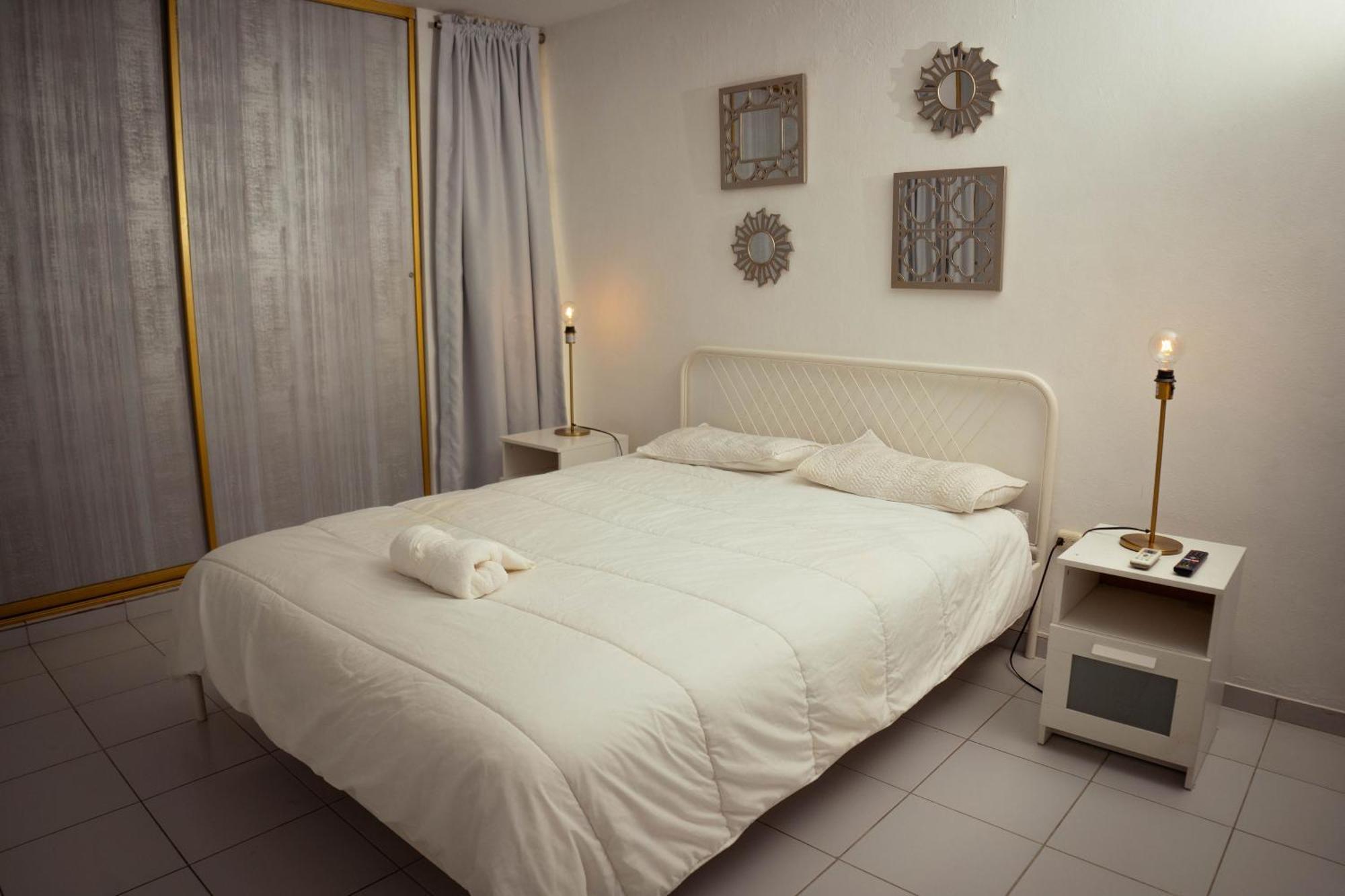 H1 & H2 - Breakfast & Service - Airport Close *