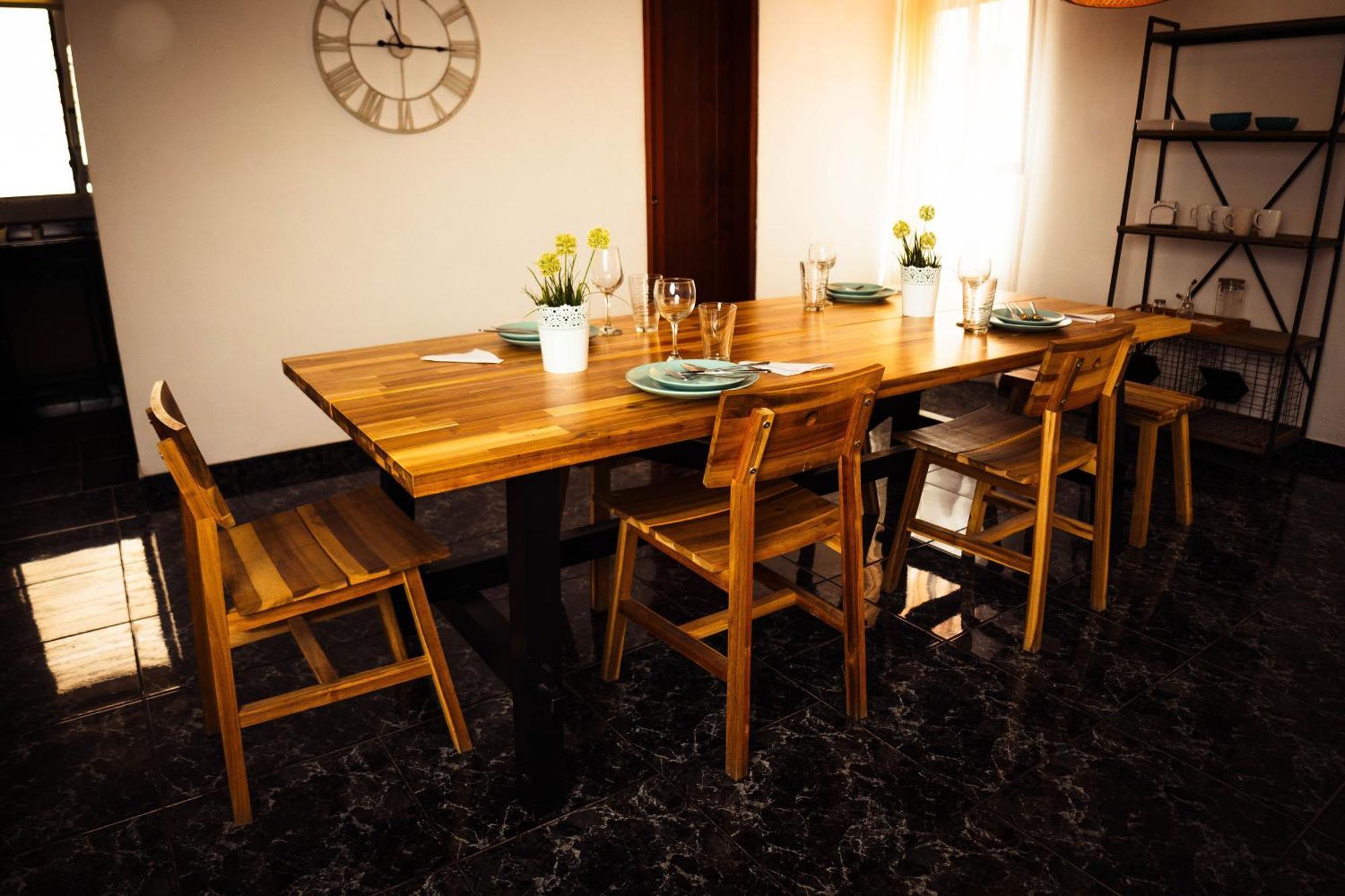 H1 & H2 - Breakfast & Service - Airport Close Apartment