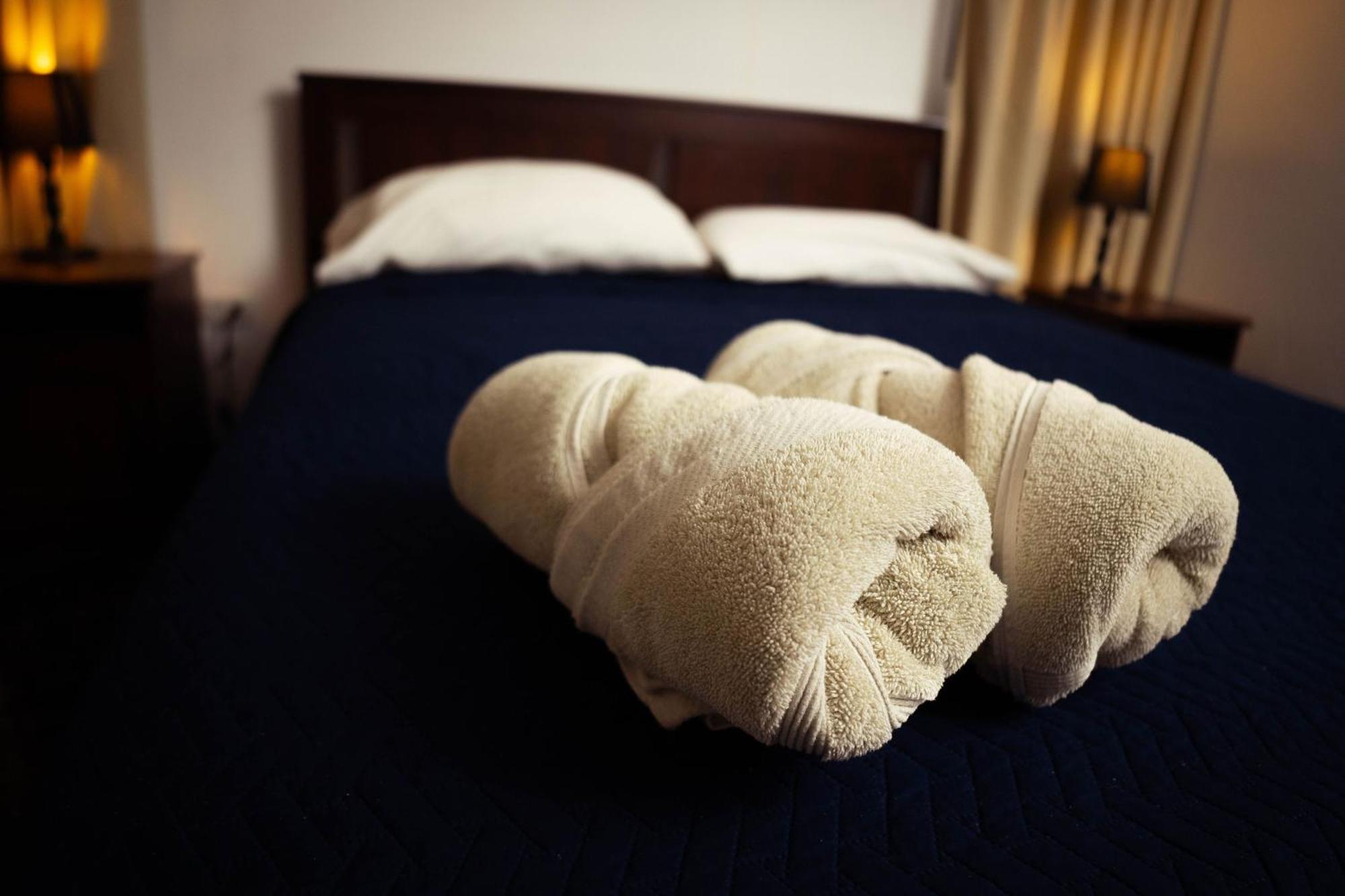 H1 & H2 - Breakfast & Service - Airport Close Apartment *
