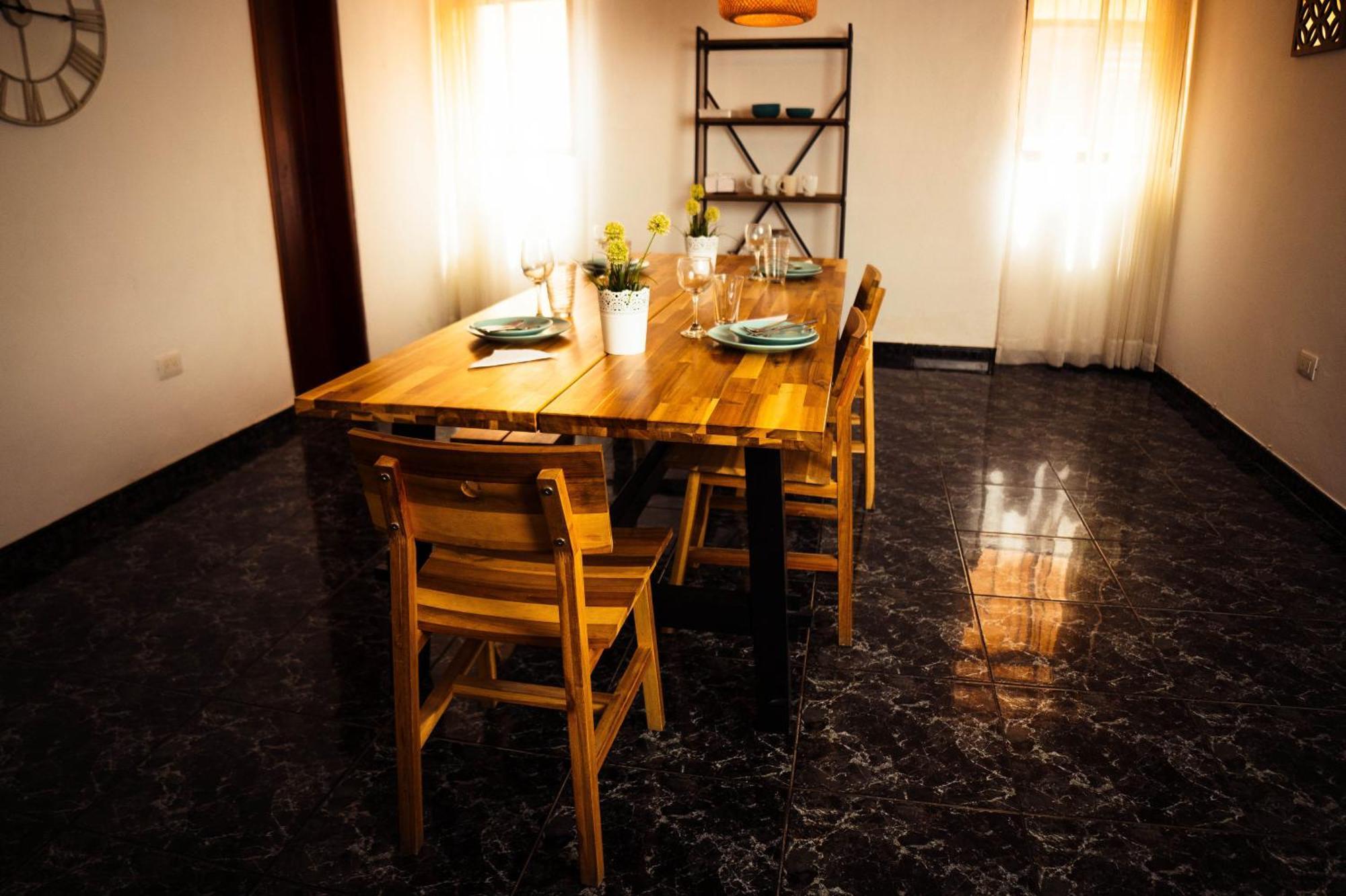 H1 & H2 - Breakfast & Service - Airport Close Apartment Santiago De Los Caballeros