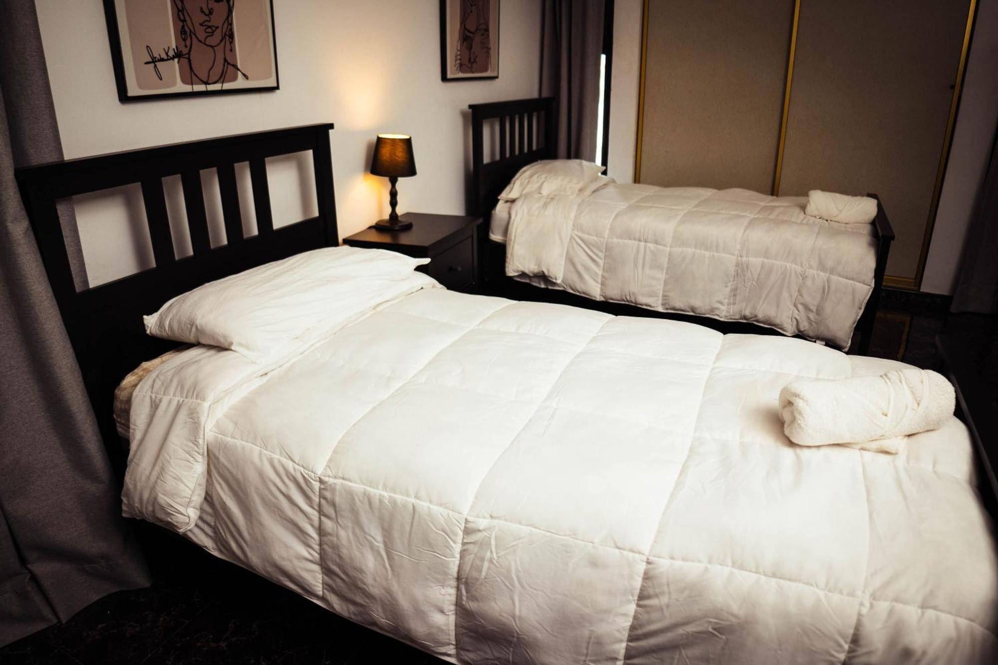 H1 & H2 - Breakfast & Service - Airport Close Apartment
