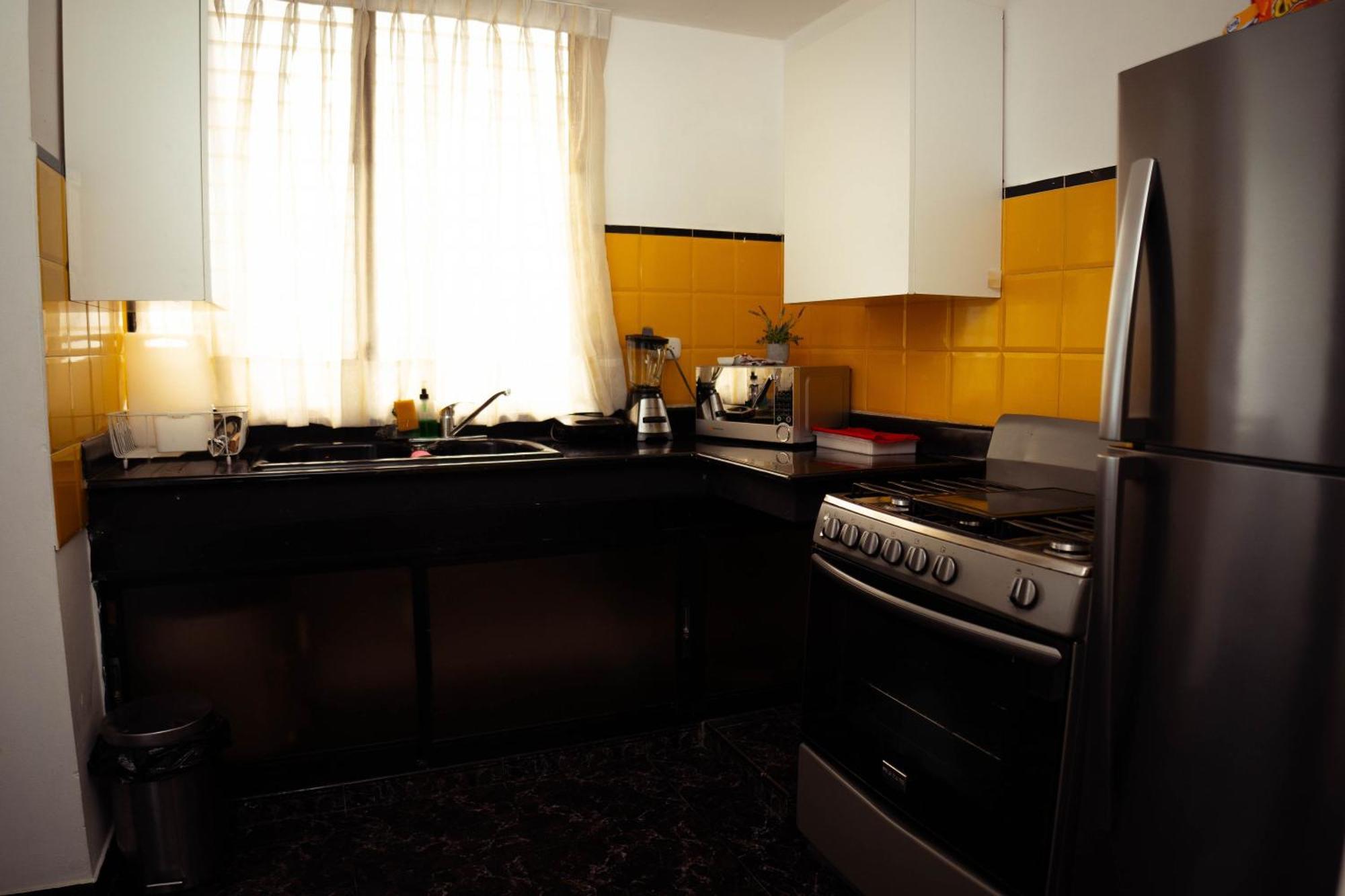 H1 & H2 - Breakfast & Service - Airport Close Apartment *