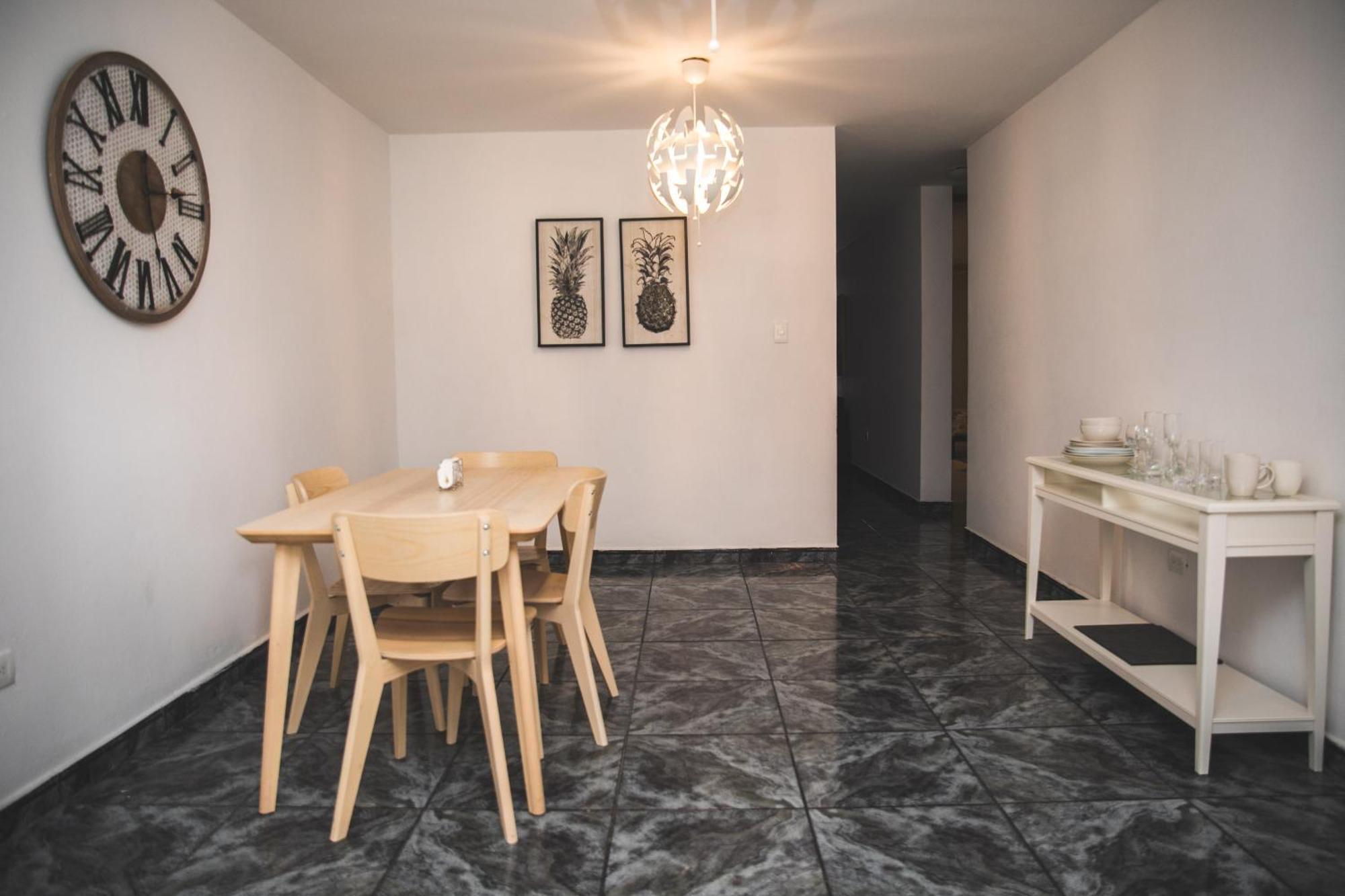 H1 & H2 - Breakfast & Service - Airport Close Apartment