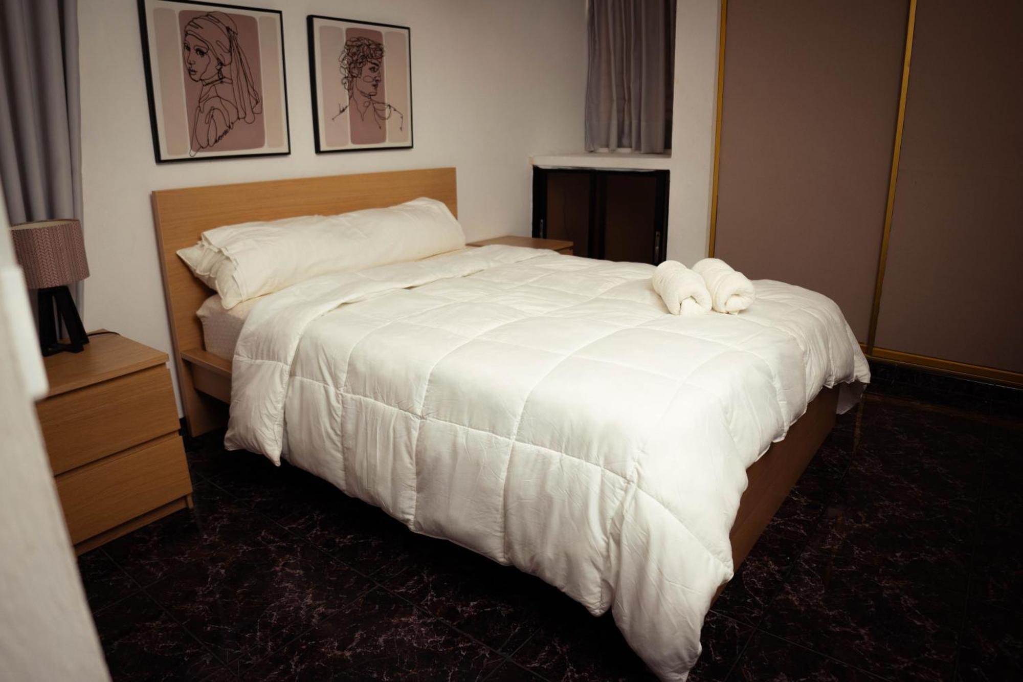 Apartment H1 & H2 - Breakfast & Service - Airport Close *