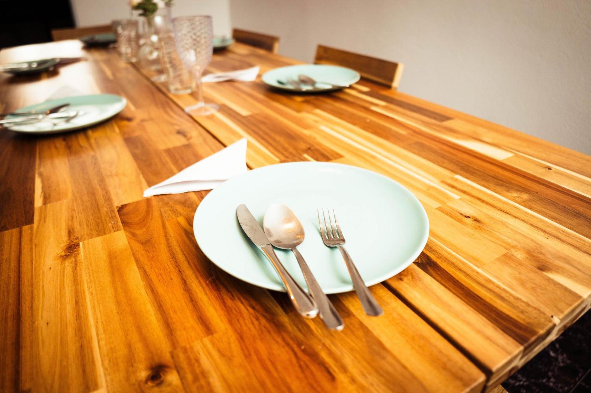 H1 & H2 - Breakfast & Service - Airport Close *