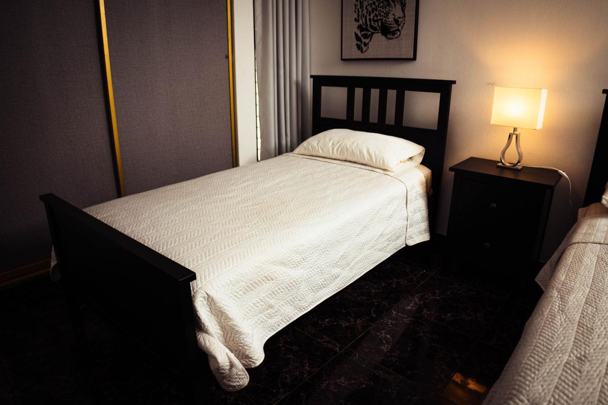 H1 & H2 - Breakfast & Service - Airport Close Apartment *