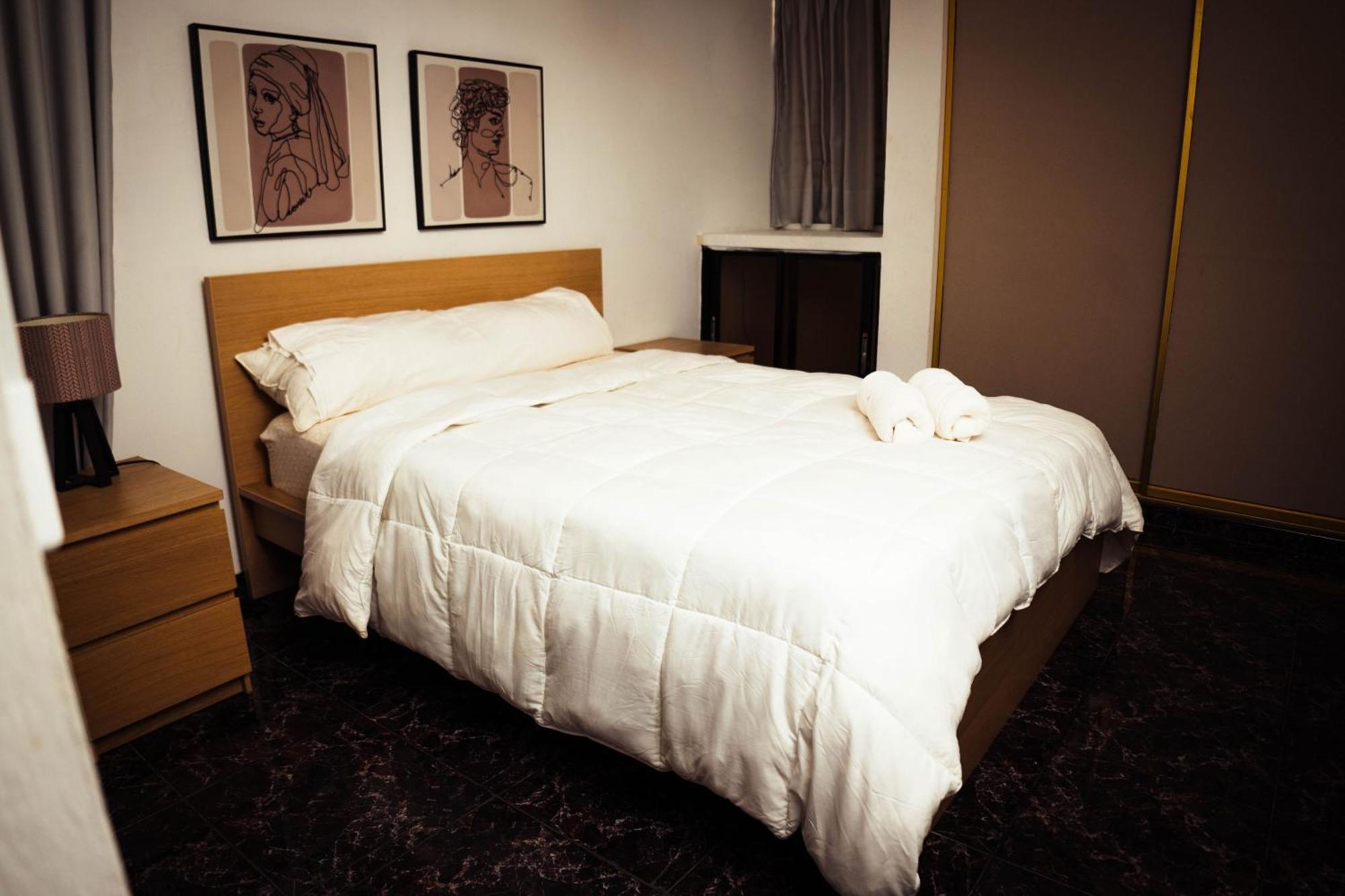 H1 & H2 - Breakfast & Service - Airport Close