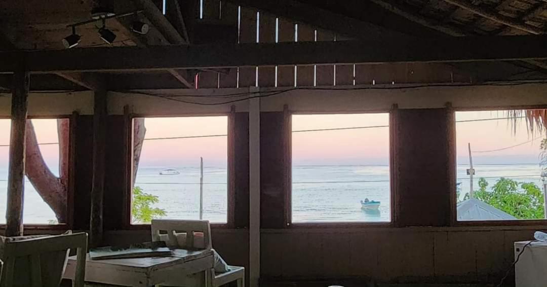 Tropic Lodge *