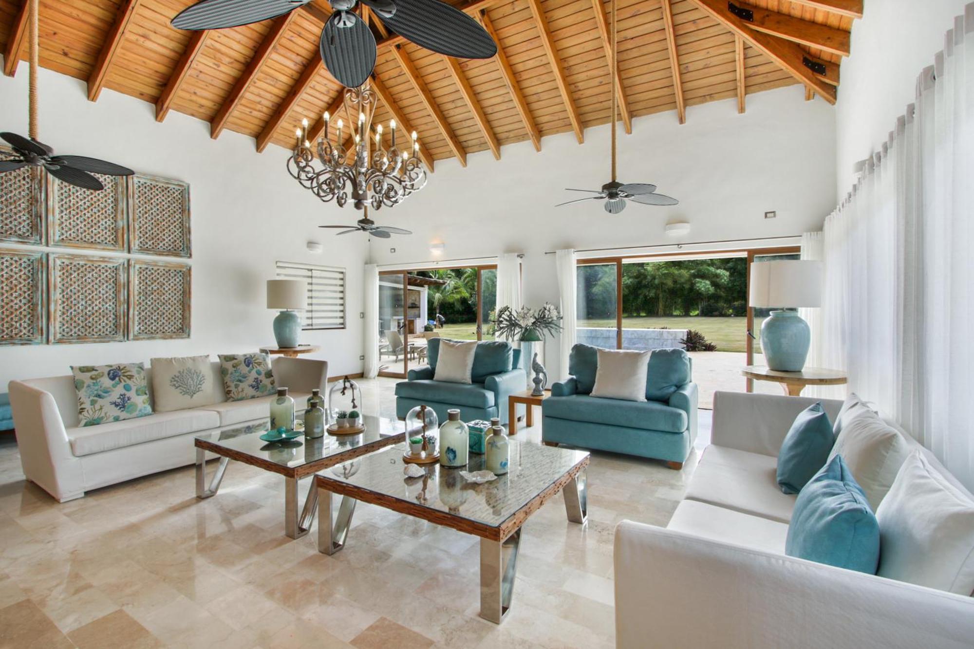 Stunning With Private Pool And Jacuzzi In *