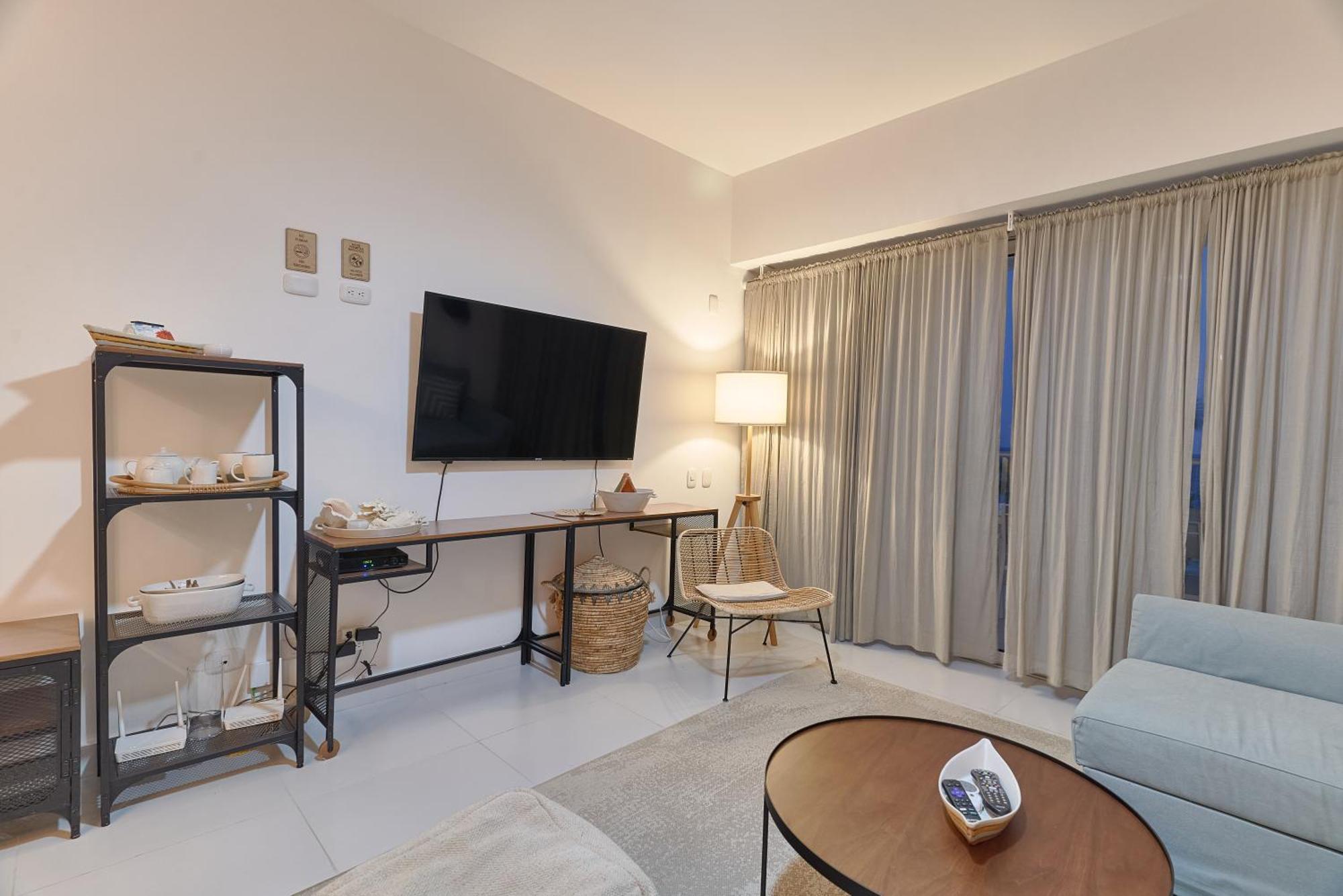 Apartment Aquarella Beachfront 2br Sunset