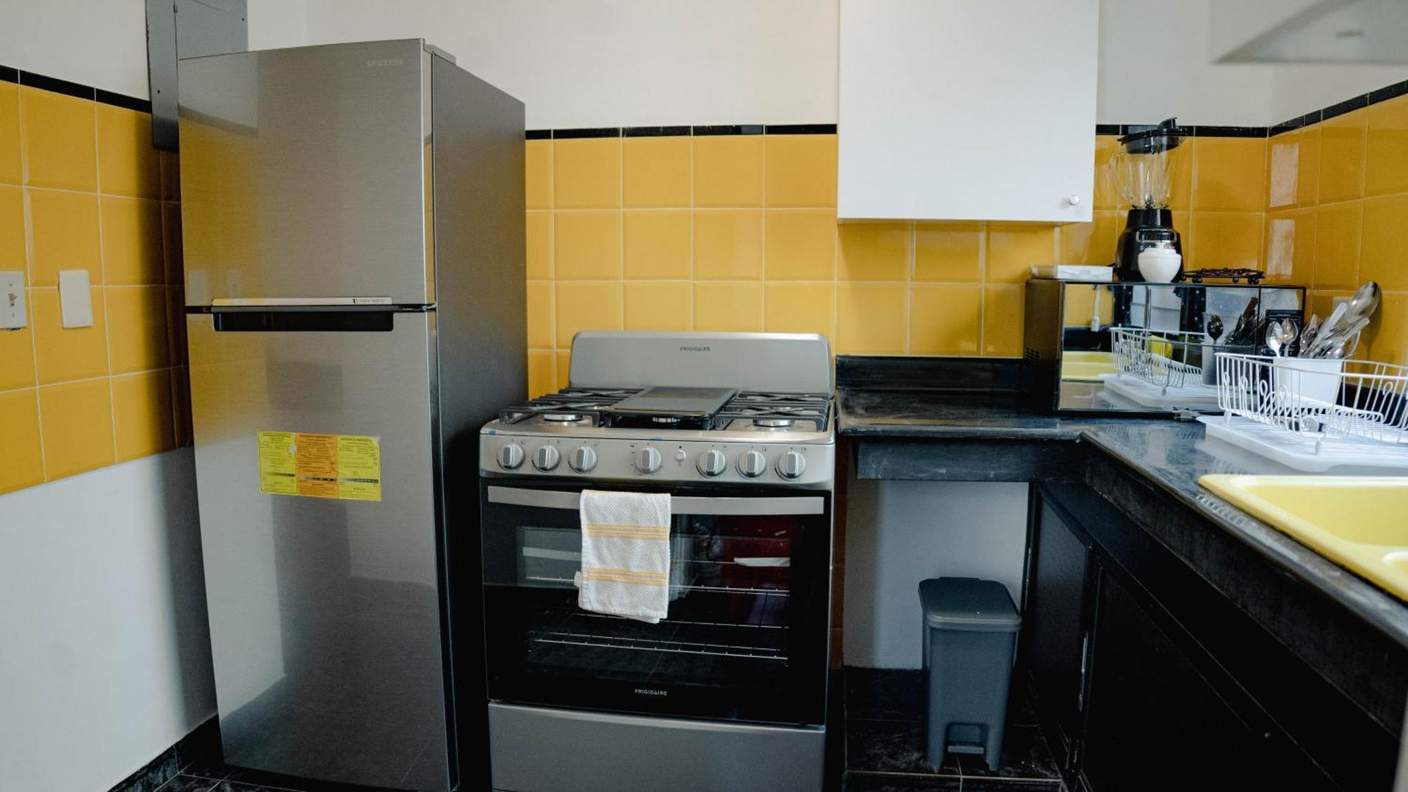 H1 & H2 - Breakfast & Service - Airport Close Apartment