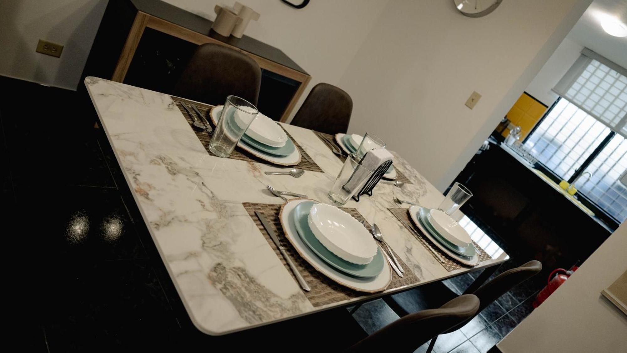 Apartment H1 & H2 - Breakfast & Service - Airport Close *