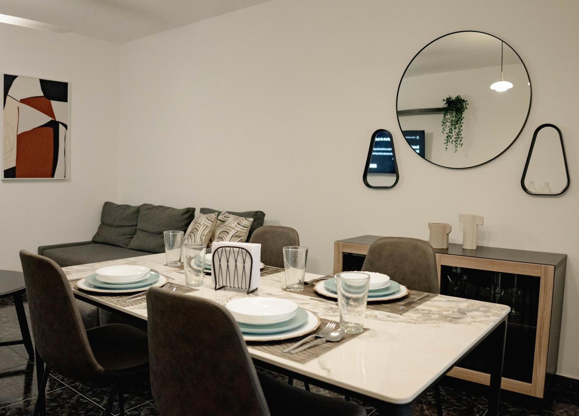 H1 & H2 - Breakfast & Service - Airport Close Apartment Santiago De Los Caballeros