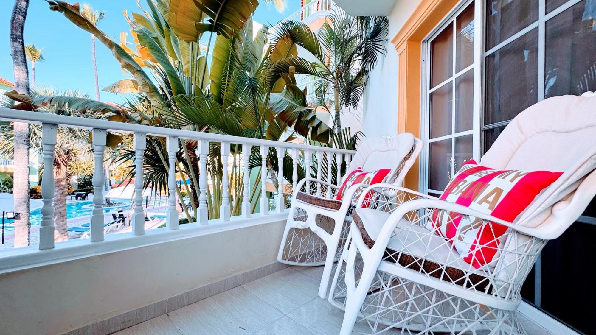Walk To Beach, Shops, Dining, Pool View, Fast Wifi *