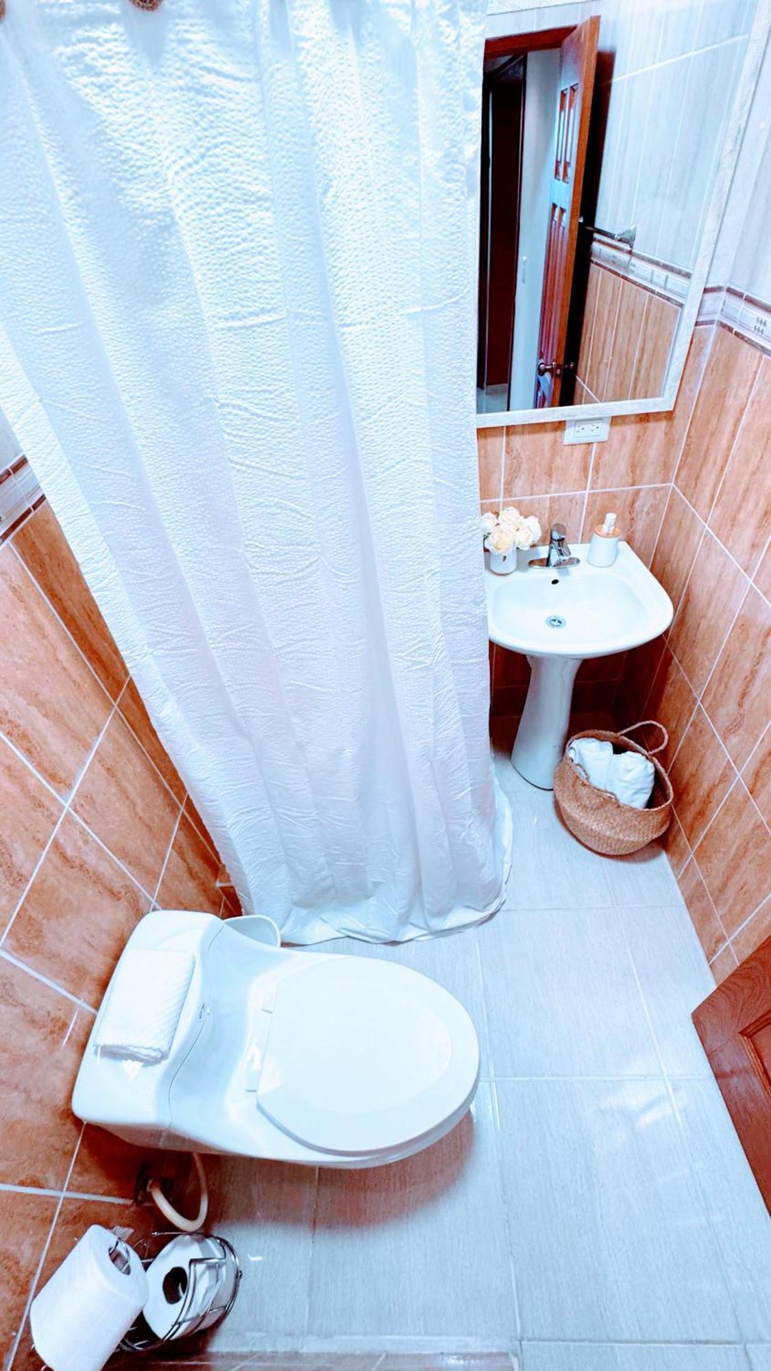 Apartment Walk To Beach, Shops, Dining, Pool View, Fast Wifi *