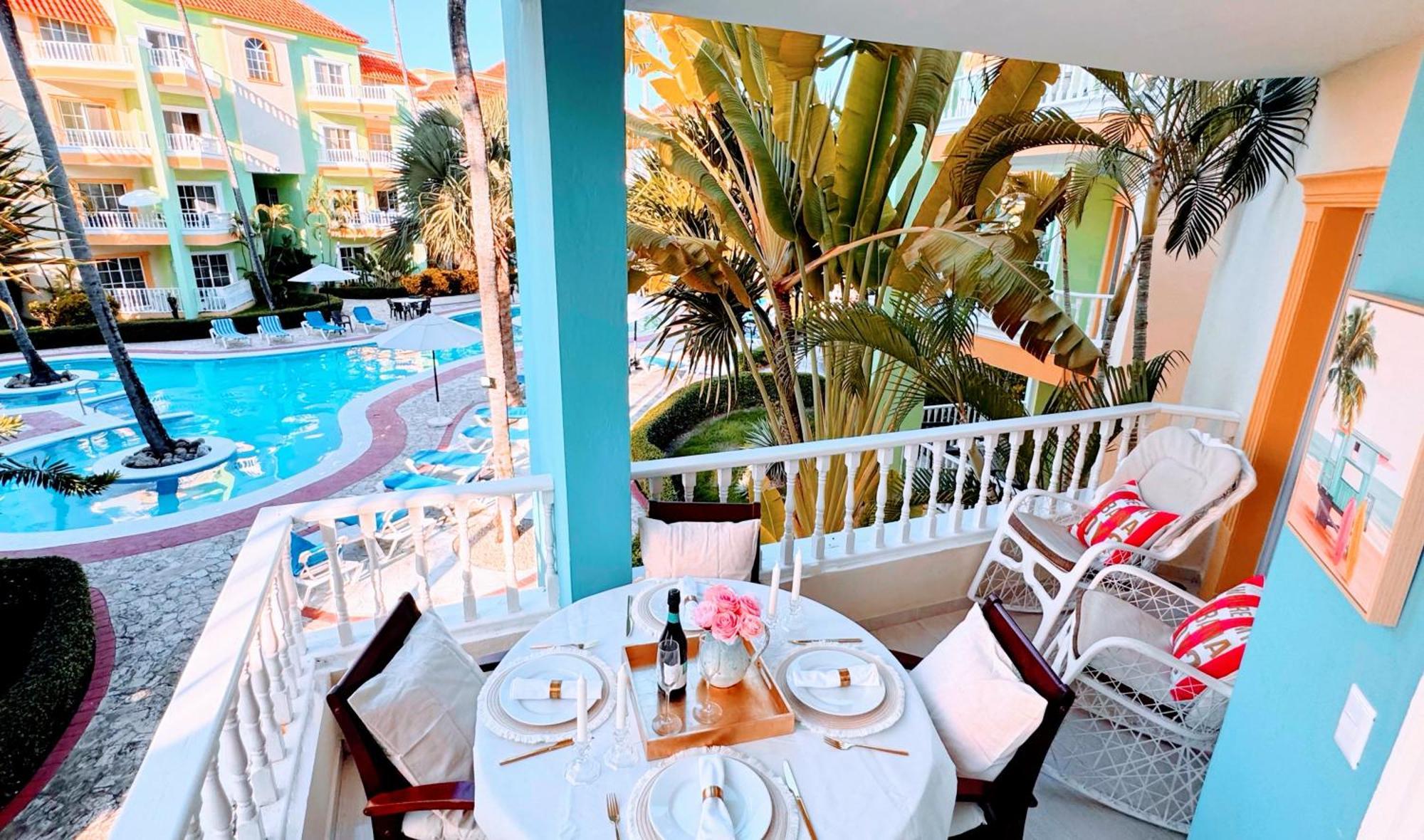 Apartment Walk To Beach, Shops, Dining, Pool View, Fast Wifi