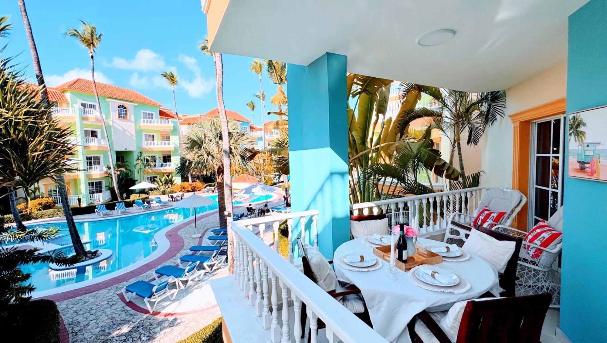 Walk To Beach, Shops, Dining, Pool View, Fast Wifi Apartment *