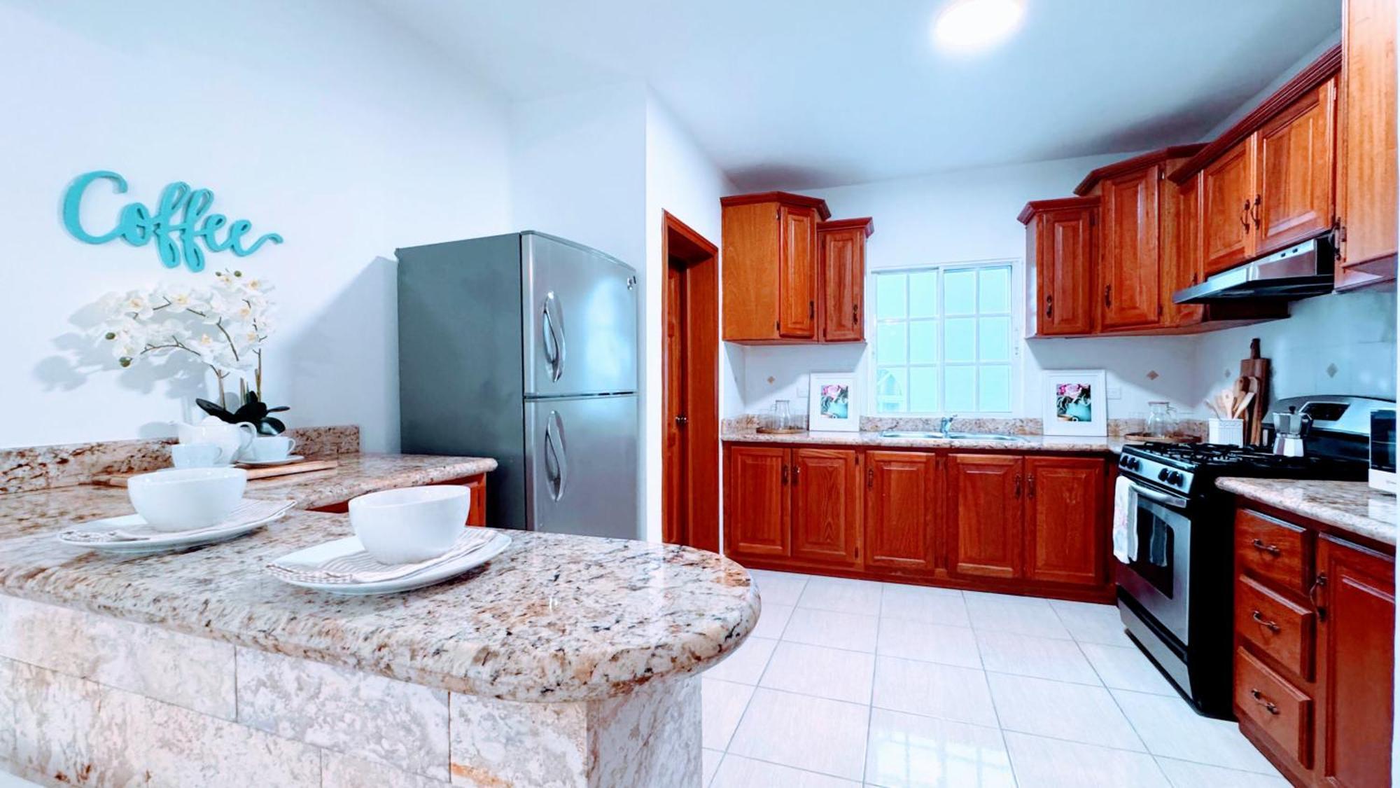 Walk To Beach, Shops, Dining, Pool View, Fast Wifi *