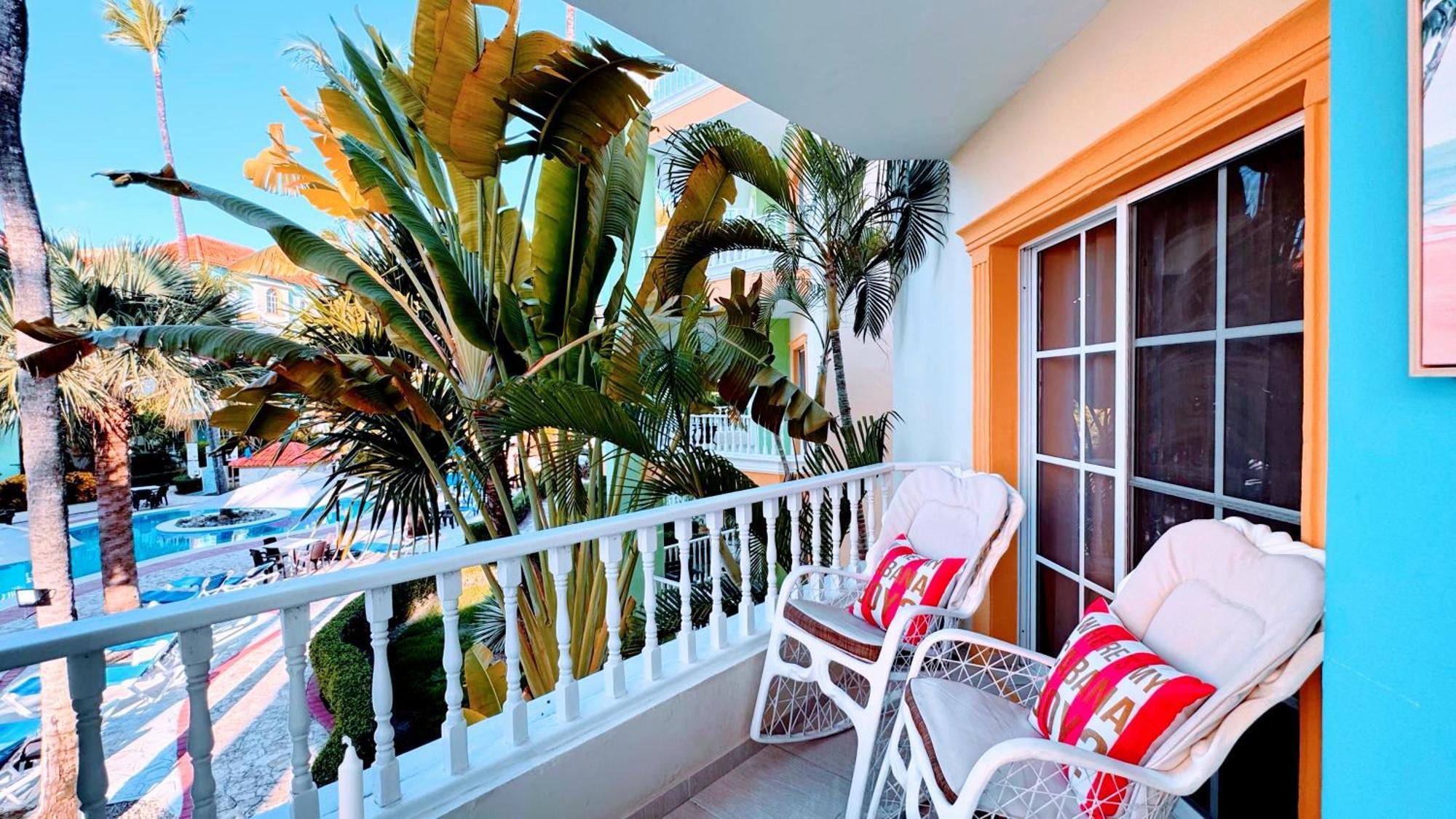 Apartment Walk To Beach, Shops, Dining, Pool View, Fast Wifi