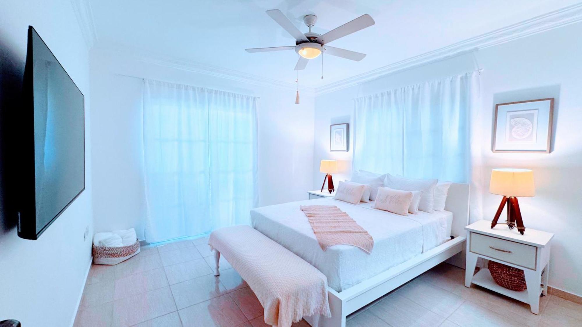 Apartment Walk To Beach, Shops, Dining, Pool View, Fast Wifi Punta Cana