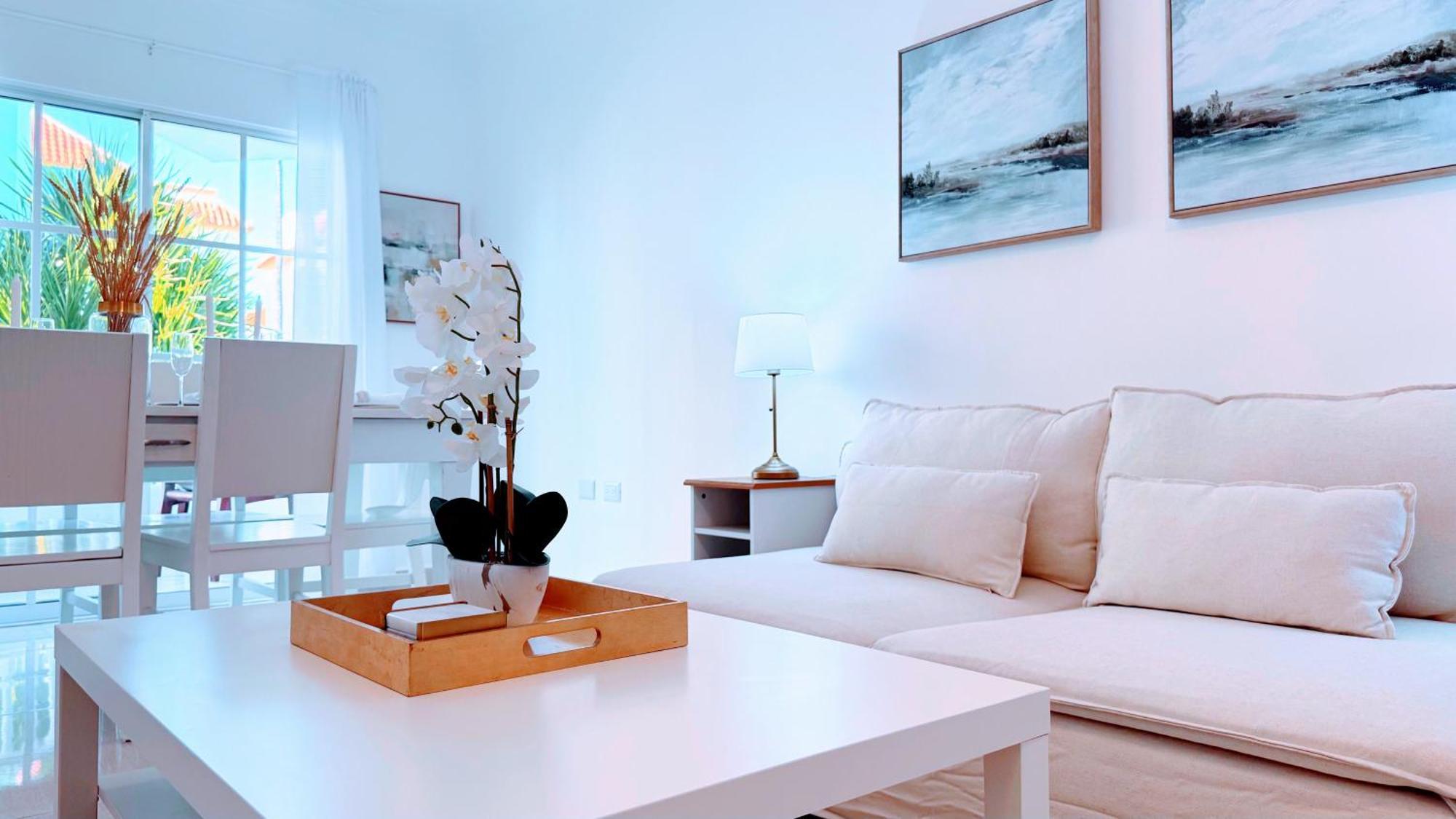 Walk To Beach, Shops, Dining, Pool View, Fast Wifi *