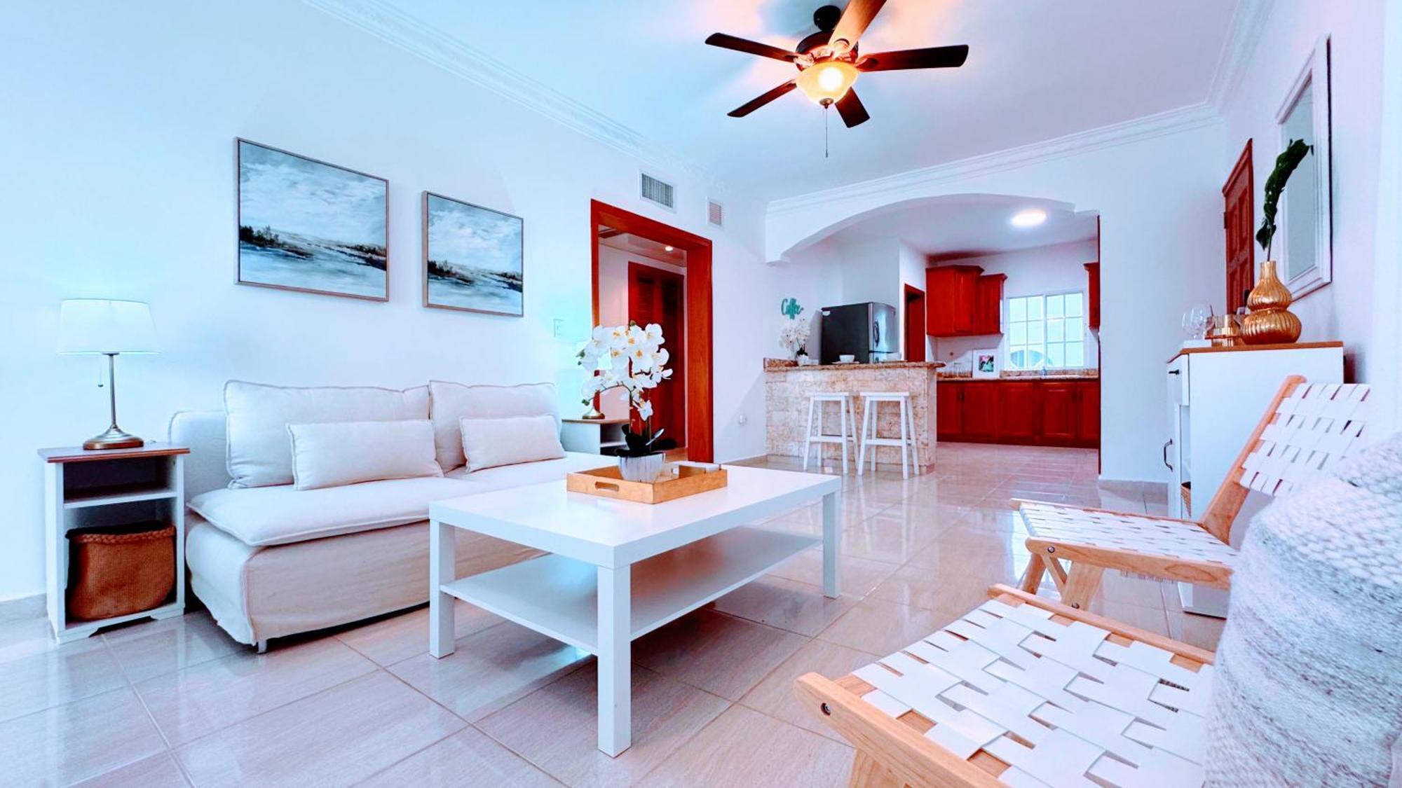 Walk To Beach, Shops, Dining, Pool View, Fast Wifi Apartment Punta Cana