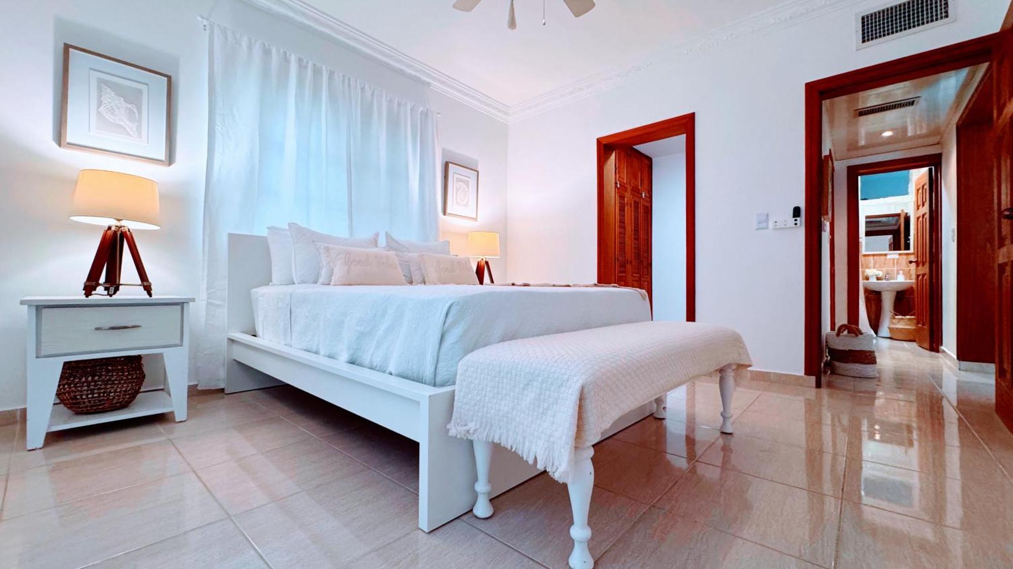 Walk To Beach, Shops, Dining, Pool View, Fast Wifi