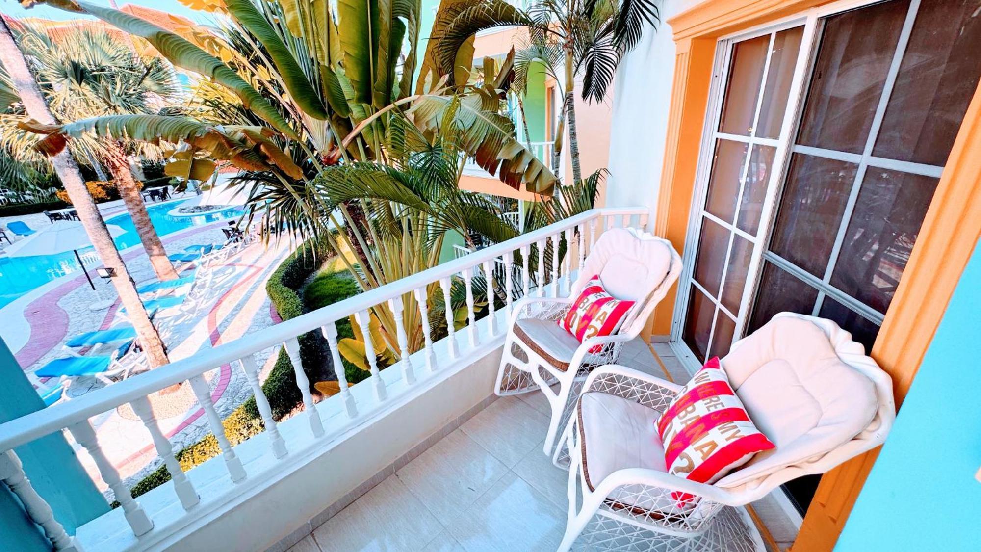 Walk To Beach, Shops, Dining, Pool View, Fast Wifi Apartment Punta Cana