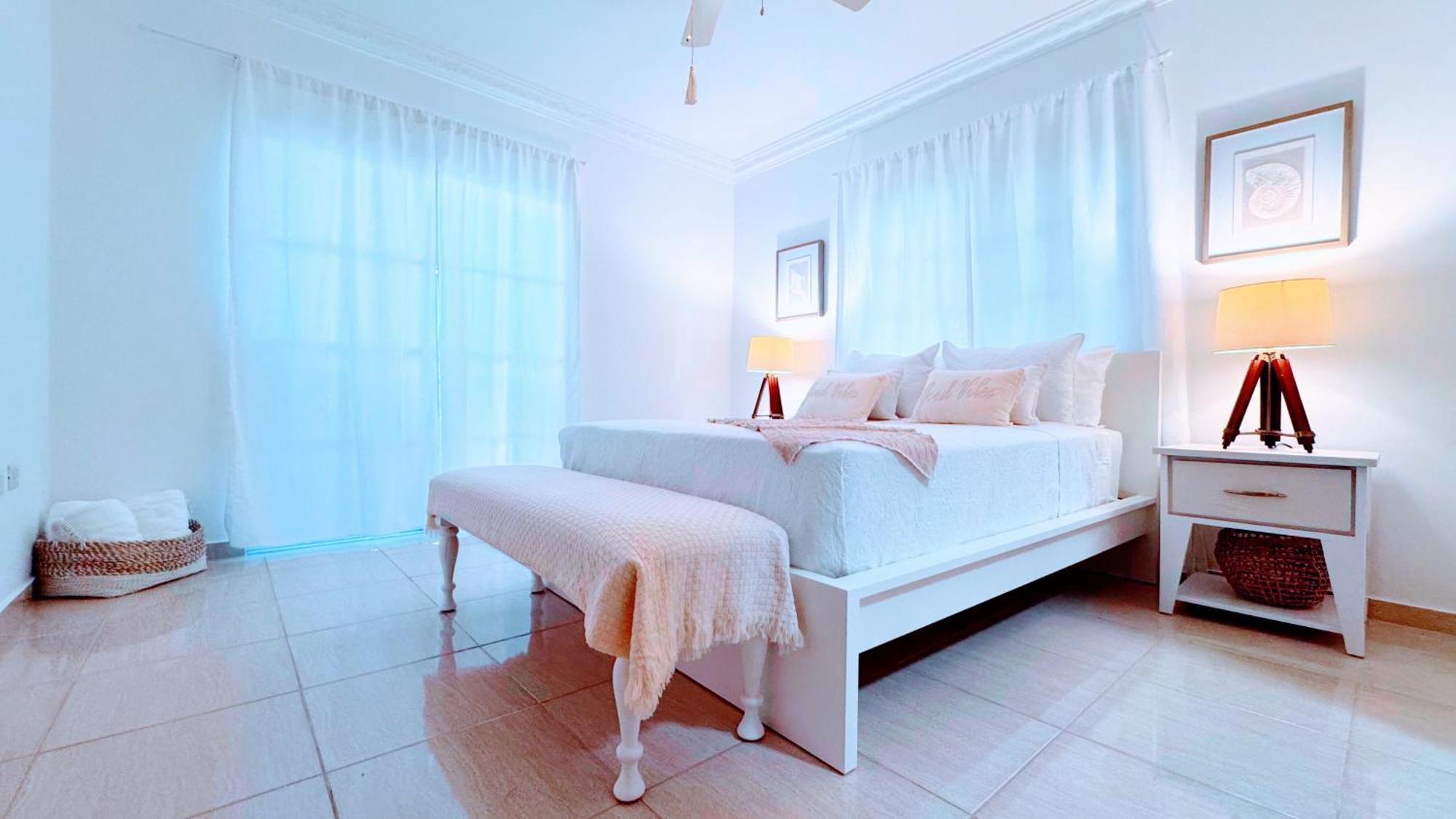 Walk To Beach, Shops, Dining, Pool View, Fast Wifi *