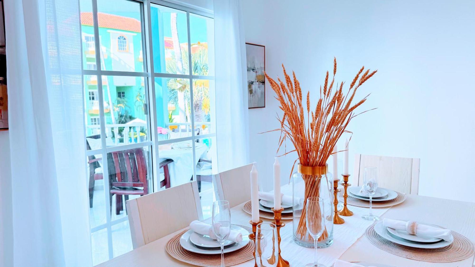 Apartment Walk To Beach, Shops, Dining, Pool View, Fast Wifi
