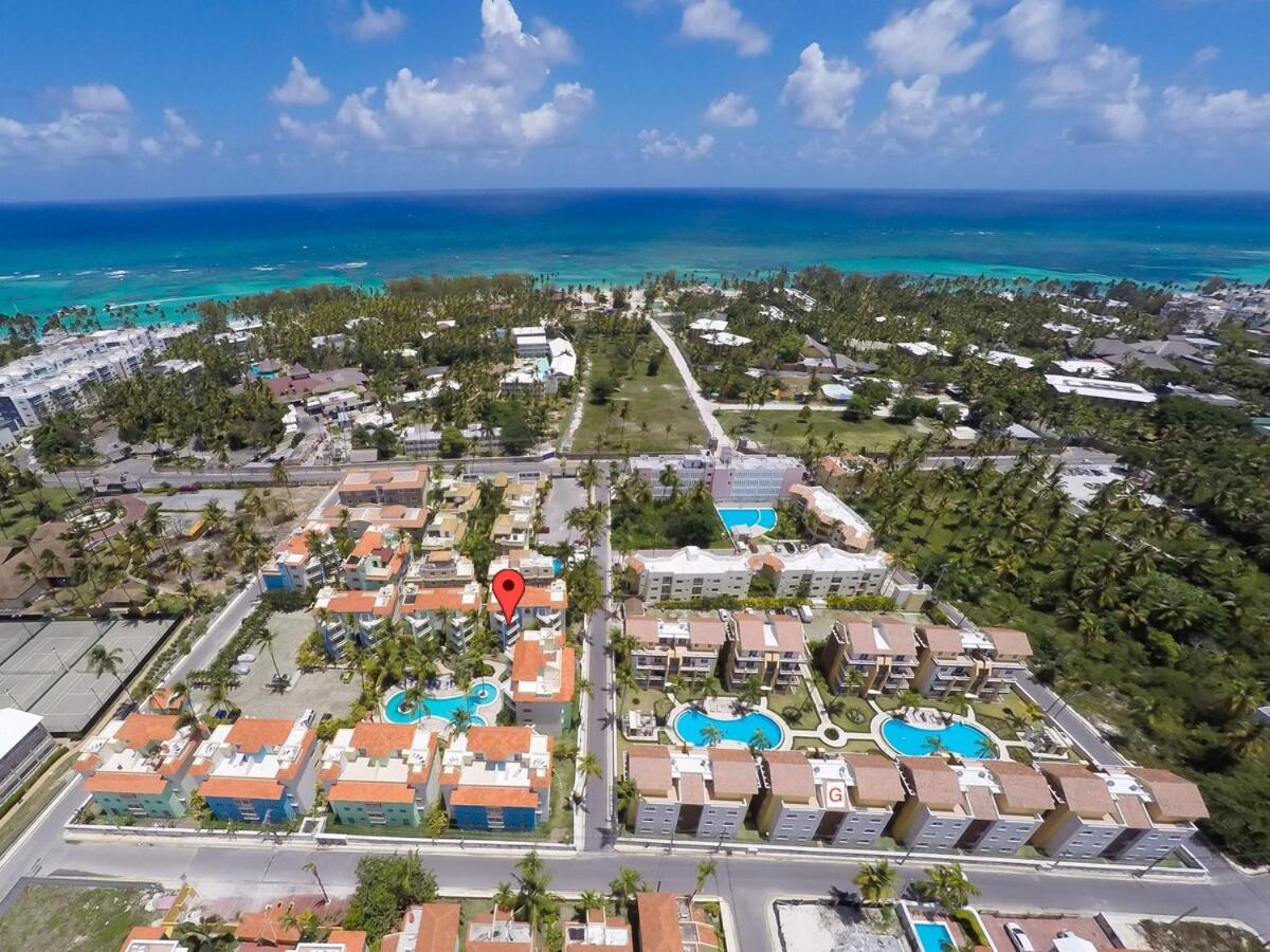 Walk To Beach, Shops, Dining, Pool View, Fast Wifi Apartment *