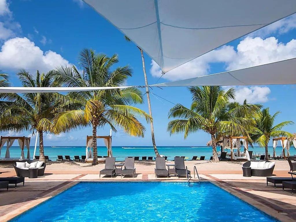 Lovely By The Caribbean Apartment