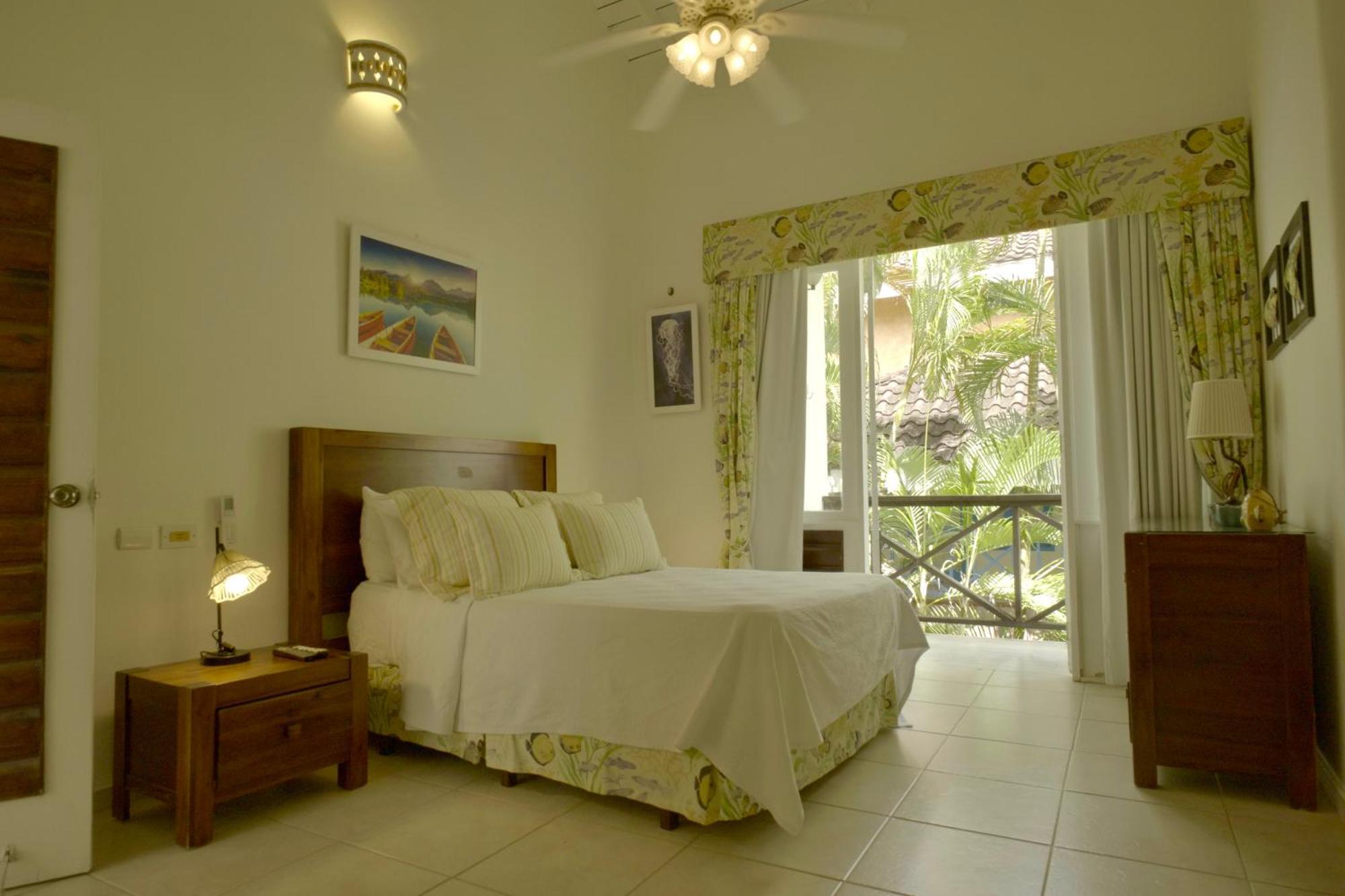 Villa Maranata Complex 5 3brd Frontbeach