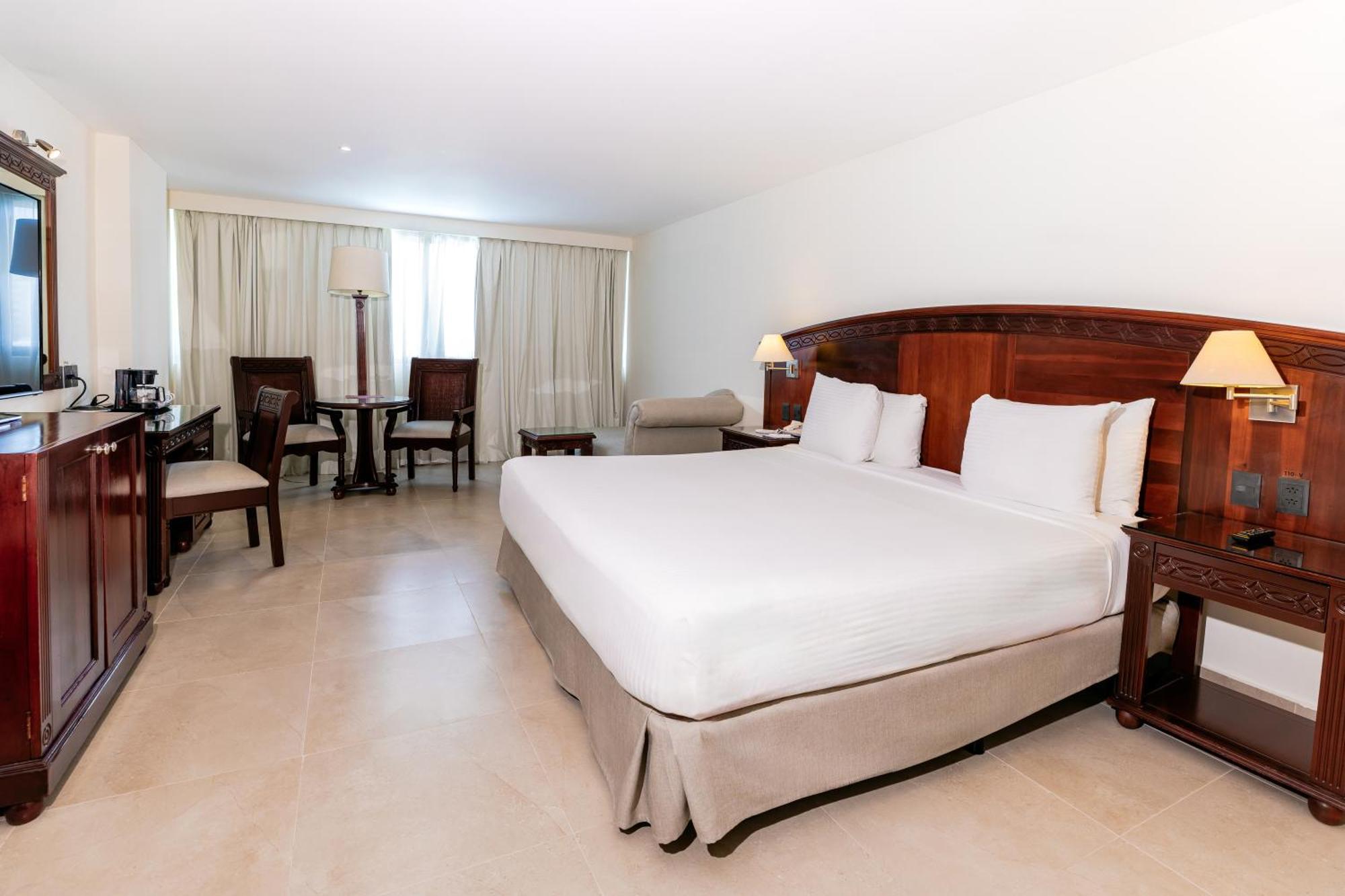Hotel Dominican Fiesta Santo Domingo