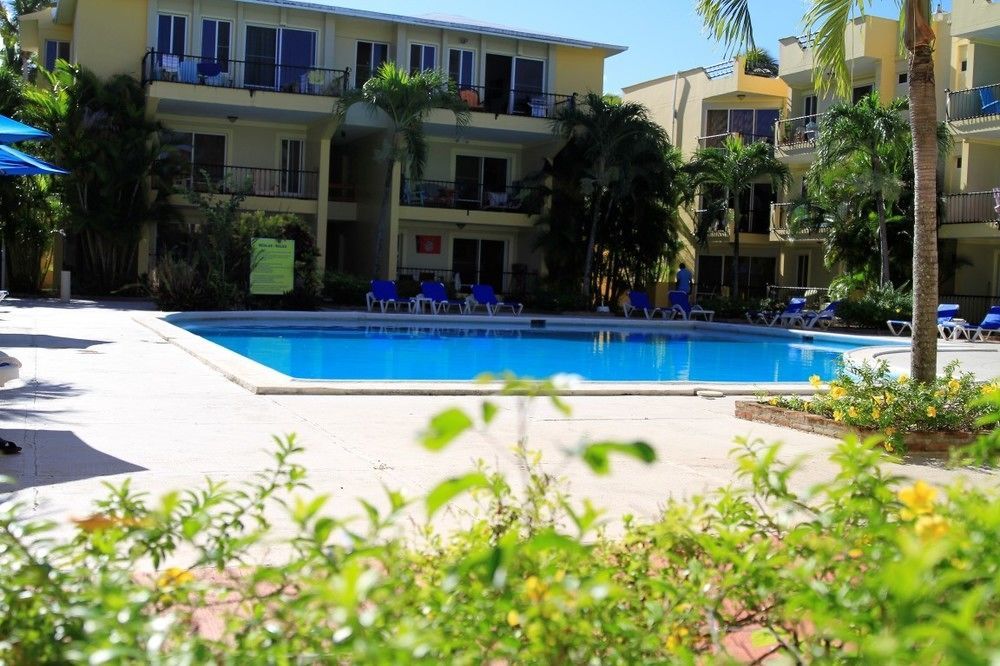 Garden Condos 3*
