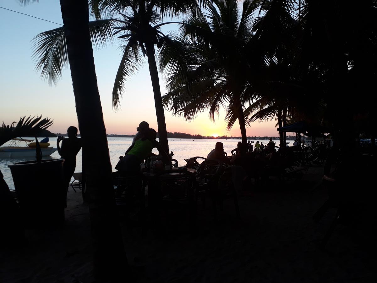 & Restaurante Espanol Luz De Luna 3* Boca Chica
