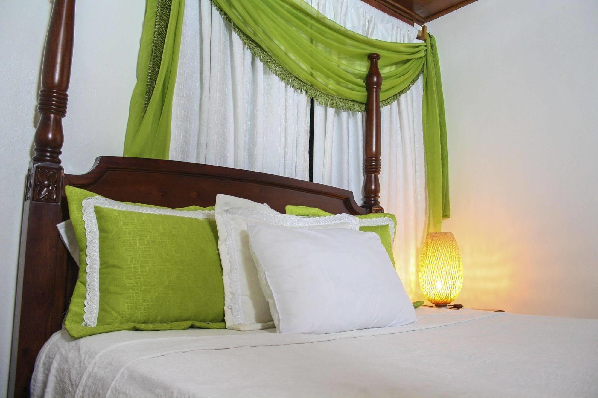 Hotel Sea Breeze 3*