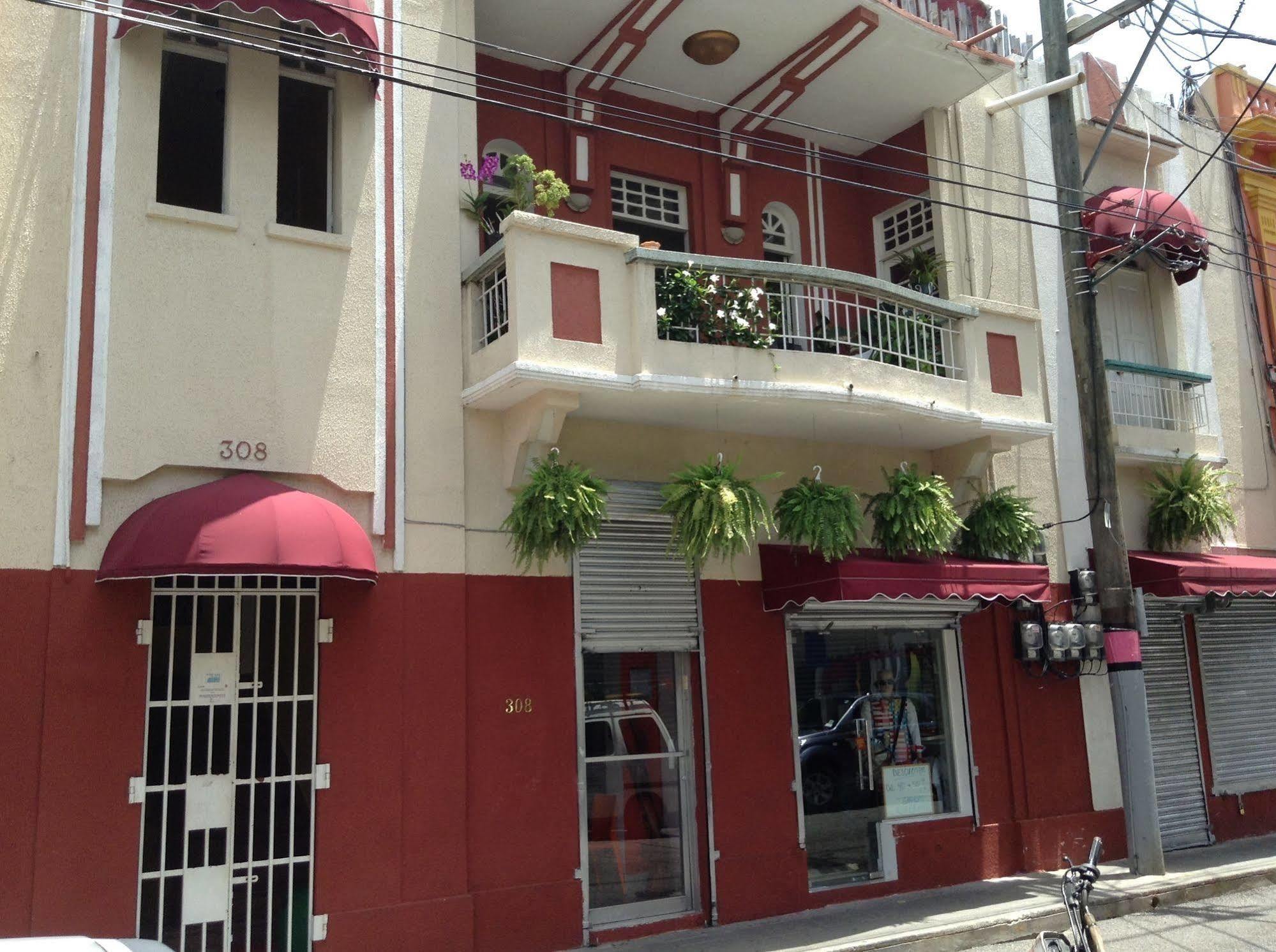Adam Suites Hotel 3*