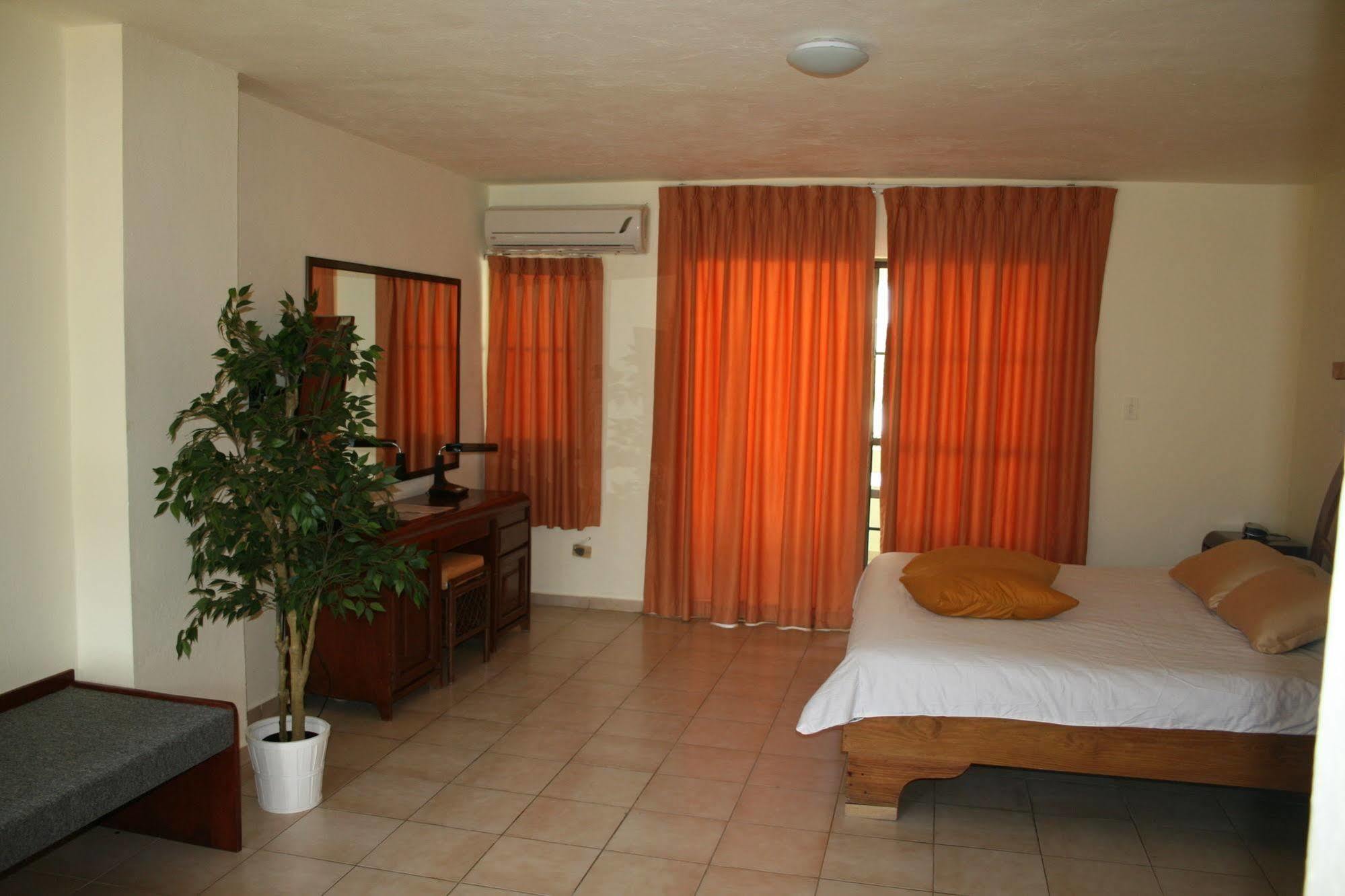 Plaza Europa Hotel 3*