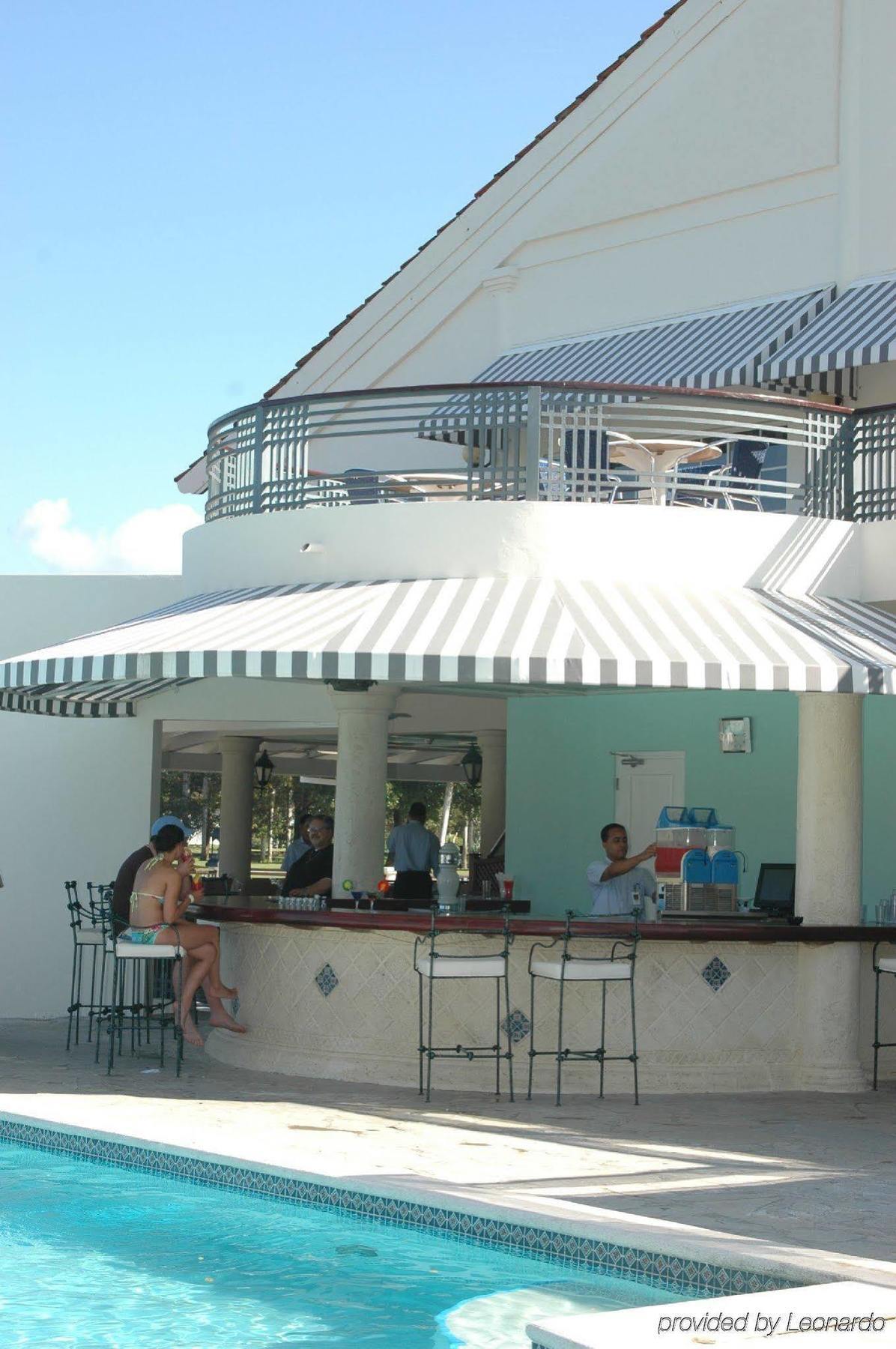 Vh - Victoria & Beach Hotel
