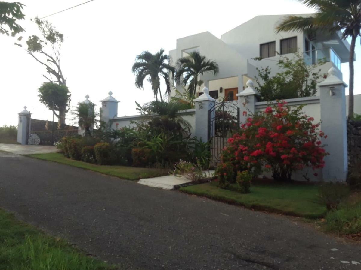 White House Mansion * Puerto Plata