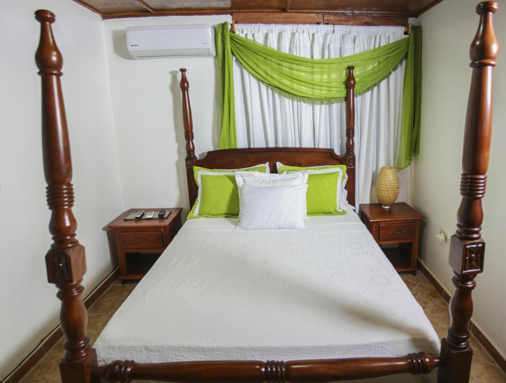 Sea Breeze Hotel 3*