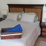 Private Room Overlooking The Beach