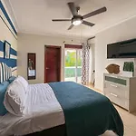 Incredible 3 Bedroom Penthouse W Bbq & Jacuzzi