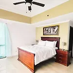 Exclusive 3 Bdr, Gym & Pool, Seaview, Luxury Tower