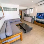 Kite Beach Oceanfront 1St Row Two Bedrooms And Patio