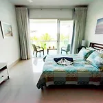 Seawinds Studio - Beachfront Getaway