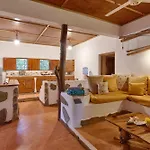 Chalet Tropical Hotel & Restaurant-Pizzeria