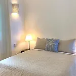 Beachfront Unit With Stunning Sunsets And Starlink Internet !