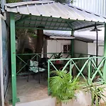 Cozy Studios-Private Entrance- Hs Internet-Ac-Hot Water-Backup Generator-Near The Beach